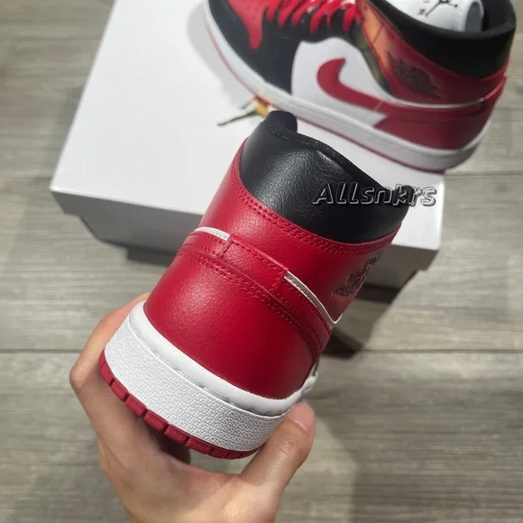 Air Jordan 1 Mid Women’s Red Black White